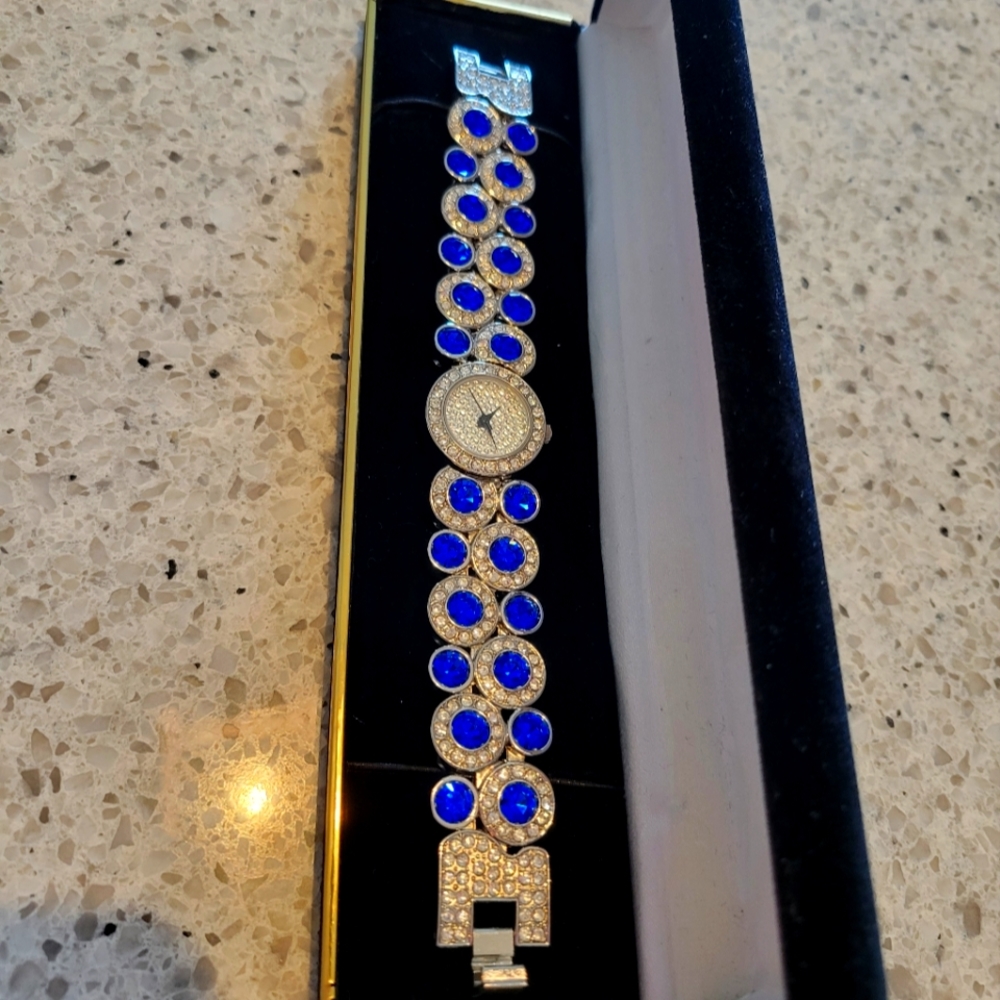 BEAUTIFUL SIGNED SUZANNE SAMER WOMAN'S WATCH WITH BLUE RHINESTONE.